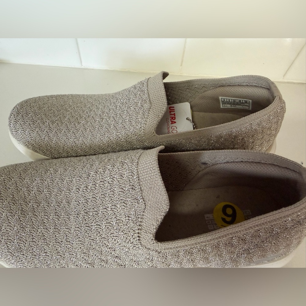 Ladies Tan Skechers - Picture 7 of 12